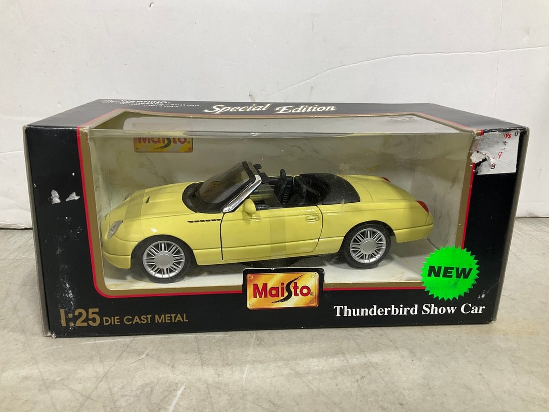 Maisto 1:25 Thunderbird Show Car Collectible *new in box* (1 of 1)
