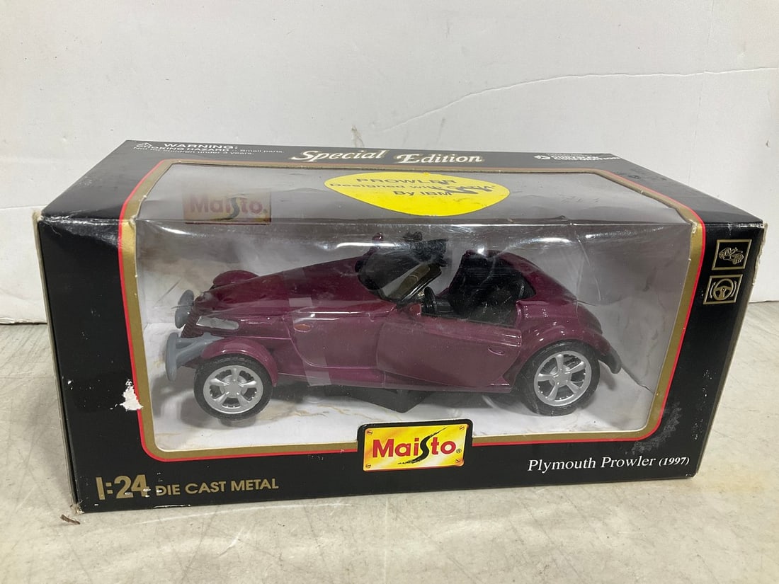 Maisto 1:24 1997 Plymouth Prowler Collectible *new in box*: Maisto 1:24 1997 Plymouth Prowler Collectible *new in box*