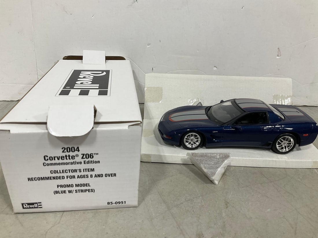 Revell 1:24 2004 Corvette Z06 Collectible *new in box* (1 of 1)