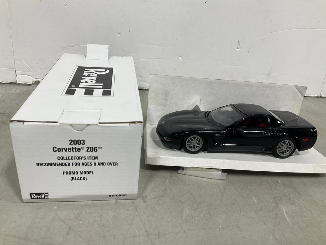 Revell 1:24 2003 Corvette Z06 Collectible *new in box* (1 of 1)