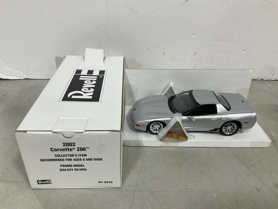 Revell 1:24 2002 Corvette Z06 Collectible *new in box* (1 of 1)