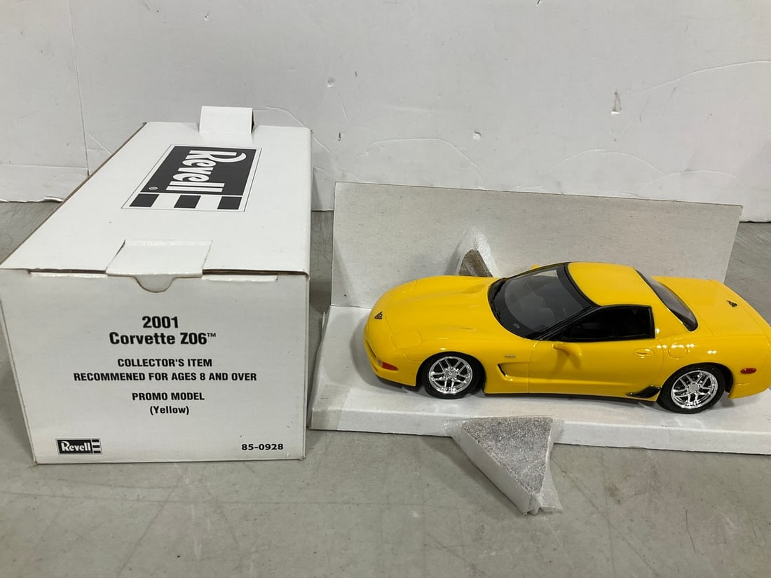 Revell 1:24 2001 Corvette Z06 Collectible *new in box* (1 of 1)