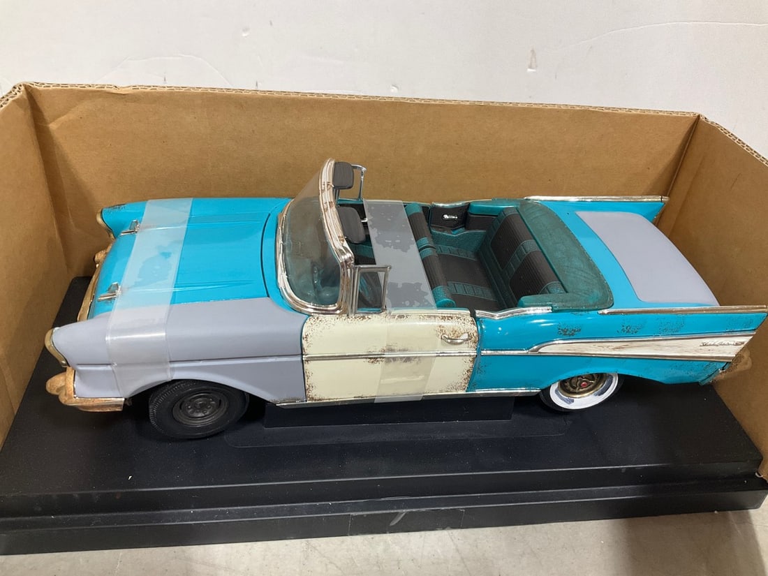 Ertl 1:18 1957 Chevrolet Belair Collectible *new in box* (1 of 1)