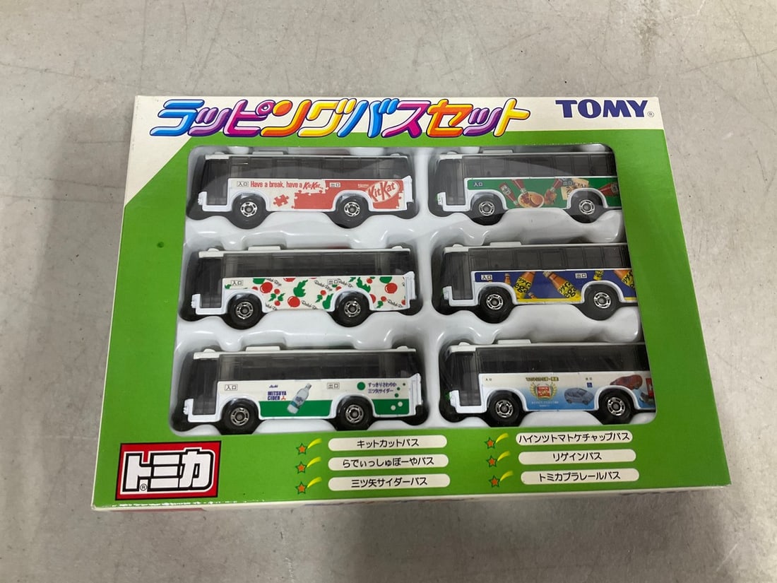 Takara Tomy Tomica wrapping bus set*new in box*: Takara Tomy Tomica wrapping bus set*new in box*