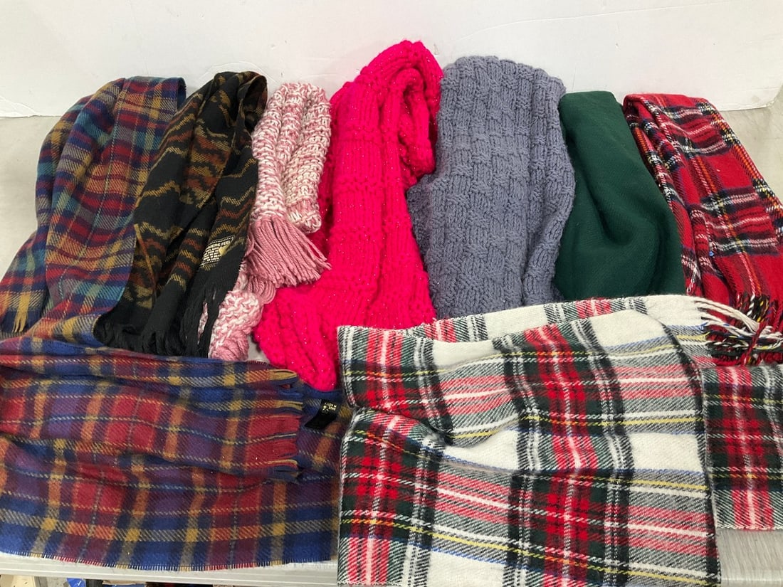 Lot of scarves (1 of 1)