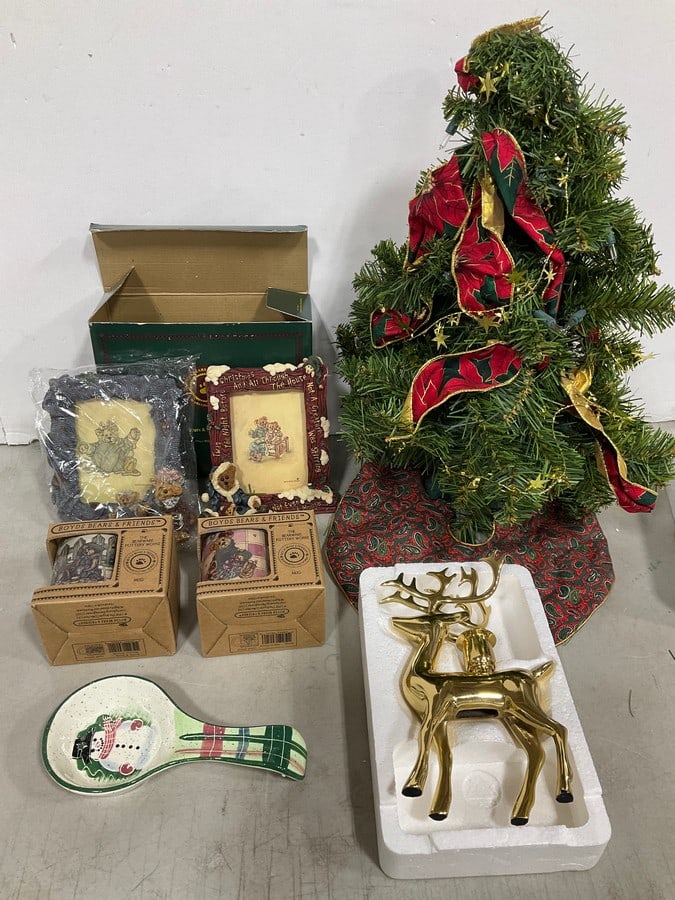 Boyd's Bears and friends frames/mugs, reindeer candleholder. and more: Boyd's Bears and friends frames/mugs, reindeer candleholder. and more