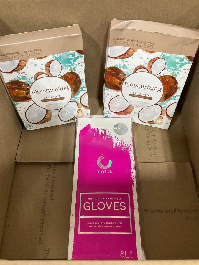 Moisturiziing coconut mask sheets and Colortrak gloves pack(8L): Moisturiziing coconut mask sheets and Colortrak gloves pack(8L)