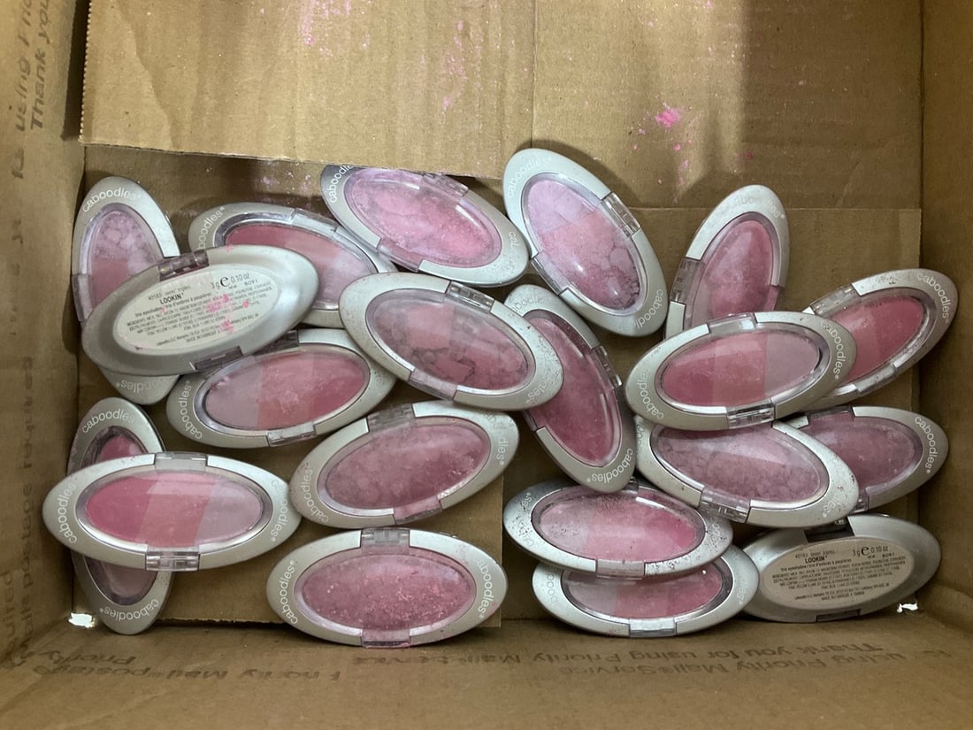 Lot of Caboodles blush: Lot of Caboodles blush