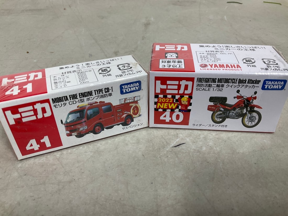 Tomy 1:32 Firefighting Motorcycle quick attacker and fire engine type CD-I diecast collectibles *new (1 of 1)