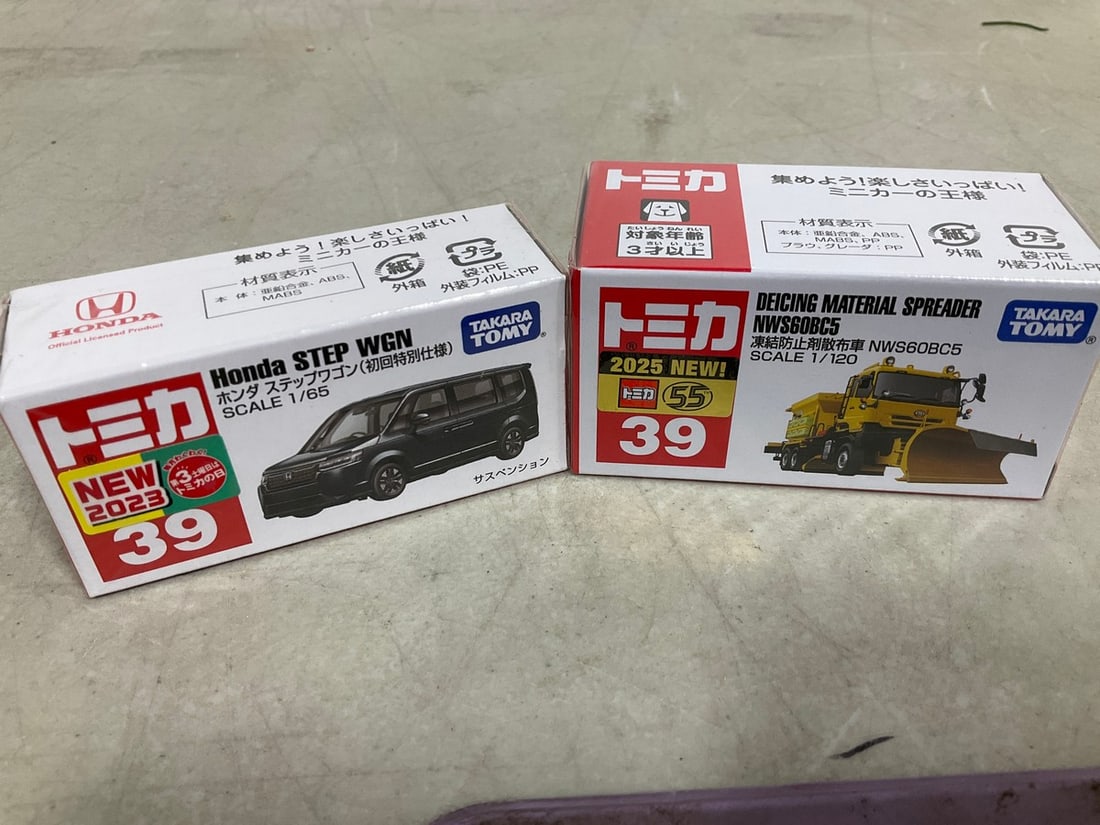 Tomy 1:65 Honda Step Wagon and 1:120 Deicing Material Spreader diecast collectibles *new in: Tomy 1:65 Honda Step Wagon and 1:120 Deicing Material Spreader diecast collectibles *new in box,sealed*