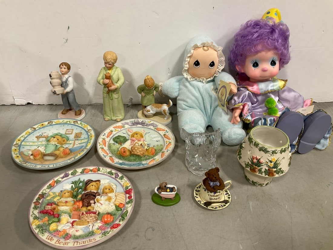 Precious Moments dolls, Cherished Teddies collectible plates, and more(tallest 7in.): Precious Moments dolls, Cherished Teddies collectible plates, and more(tallest 7in.)