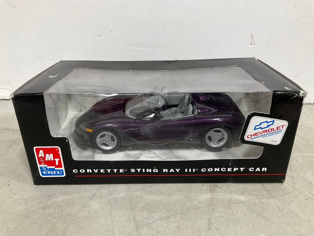 AMT Corvette Sting Ray III concept car diecast collectible*new in package* (1 of 1)