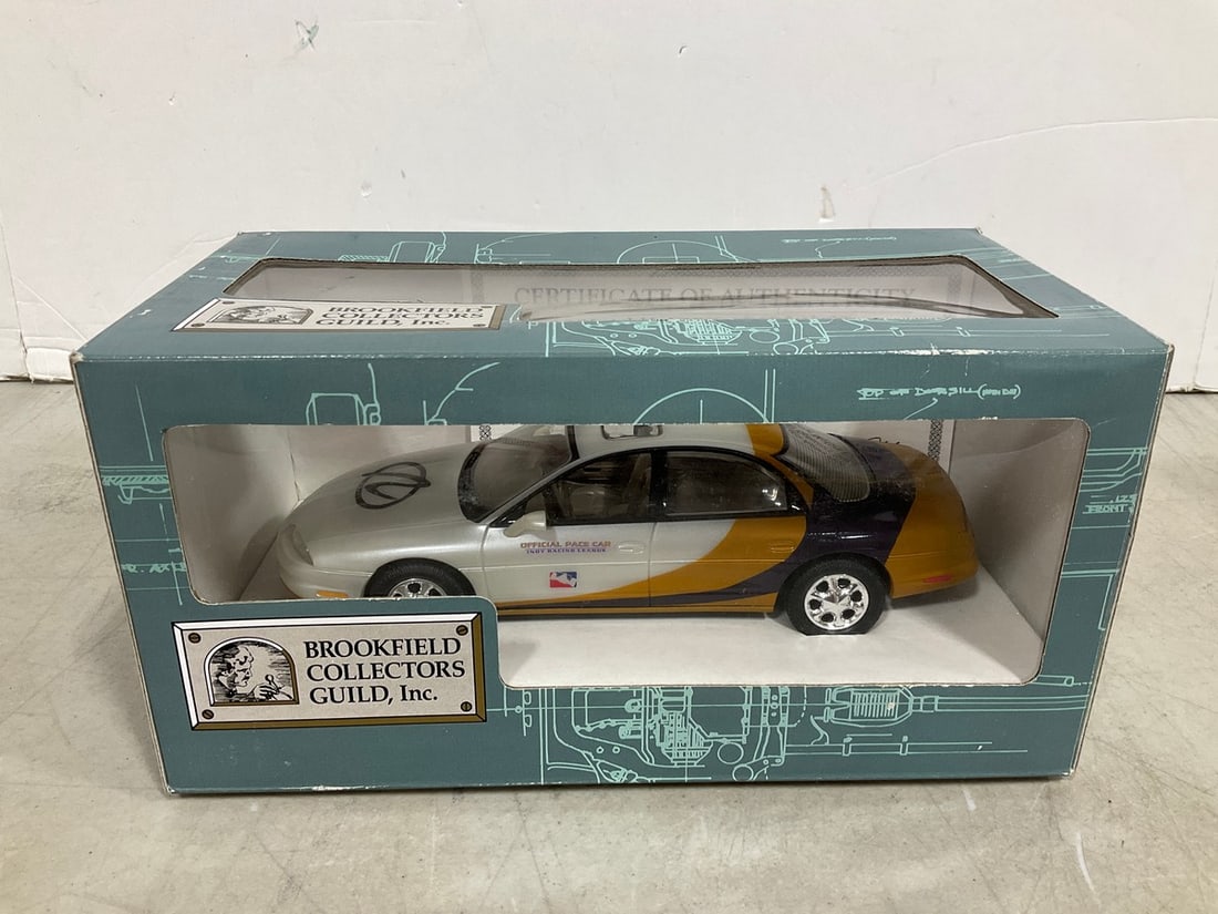 1996 Oldsmobile Aurora IRL pace car diecast collectible*new in box*: 1996 Oldsmobile Aurora IRL pace car diecast collectible*new in box*
