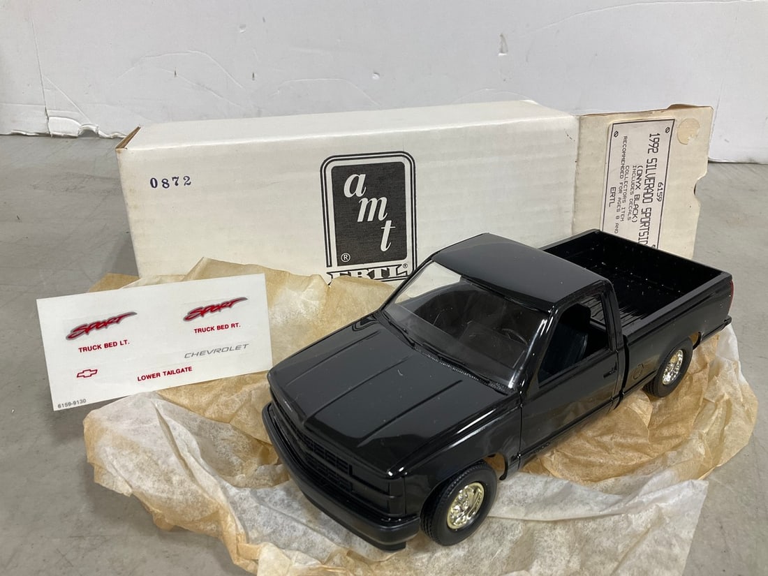 AMT 1992 Silverado Sportside diecast collectible truck (1 of 1)