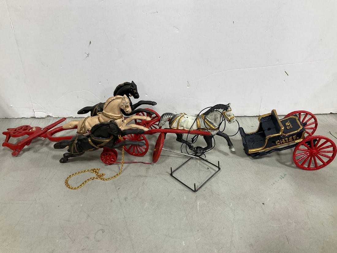 Vintage cast iron horse drawn fire wagon toy (1 of 1)