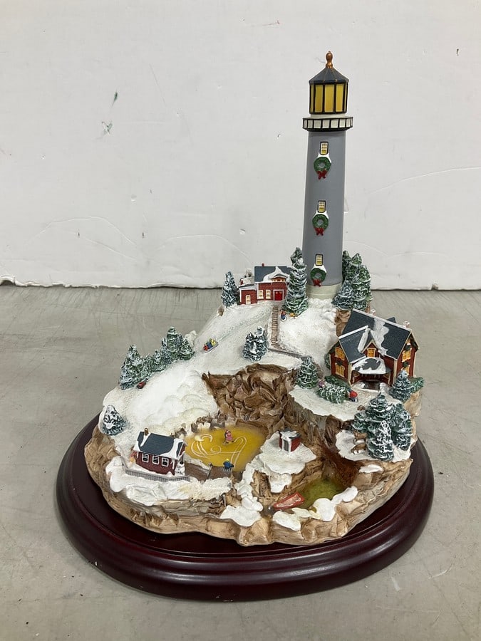 2001 Lenox Light of Holiday Harbor decor(9.5in.tall): 2001 Lenox Light of Holiday Harbor decor(9.5in.tall)