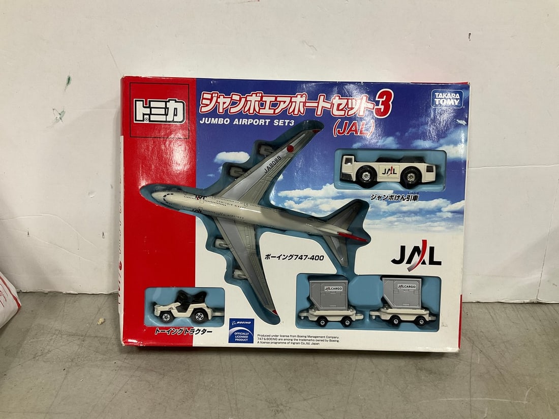 Takara Tomy airport set*new in box*: Takara Tomy airport set*new in box*