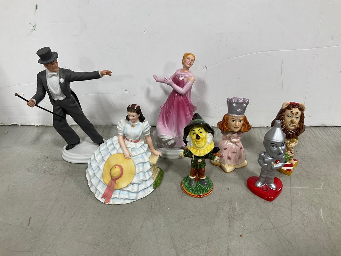 Collectible statues-mostly Wizard of Oz(tallest 7in.) (1 of 1)