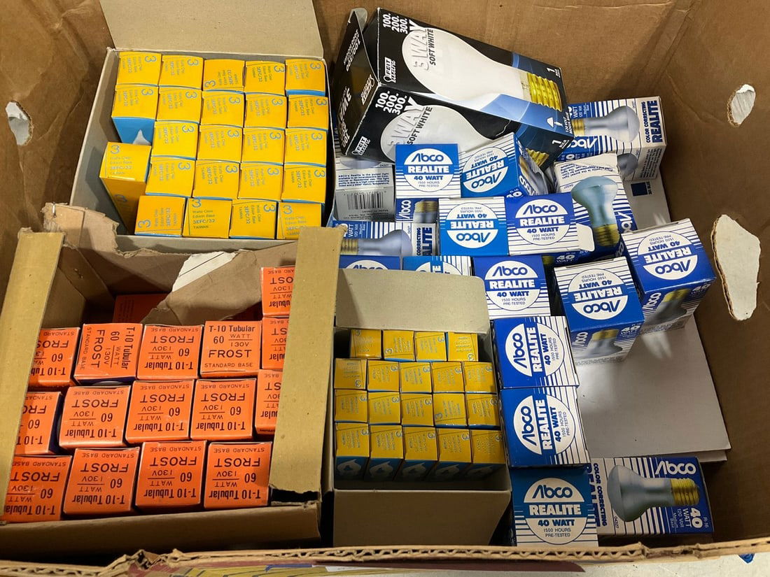 Lot of vintage flam tip edison and Candelabra bulbs and nore(new old stock) (1 of 1)