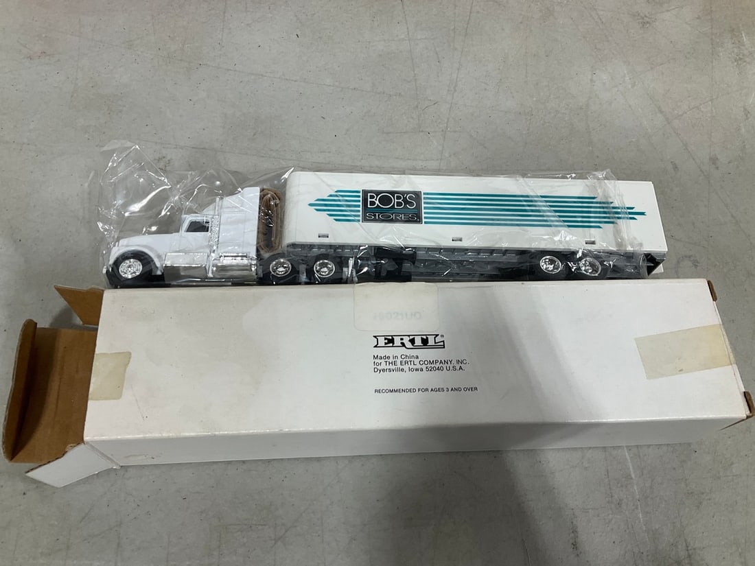 ERTL Bobs Stores Truck Model *new in box*: ERTL Bobs Stores Truck Model *new in box*