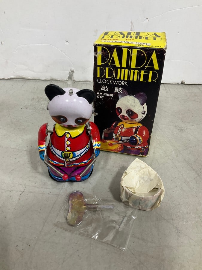 Vintage Tin Wind Up Panda: Vintage Tin Wind Up Panda