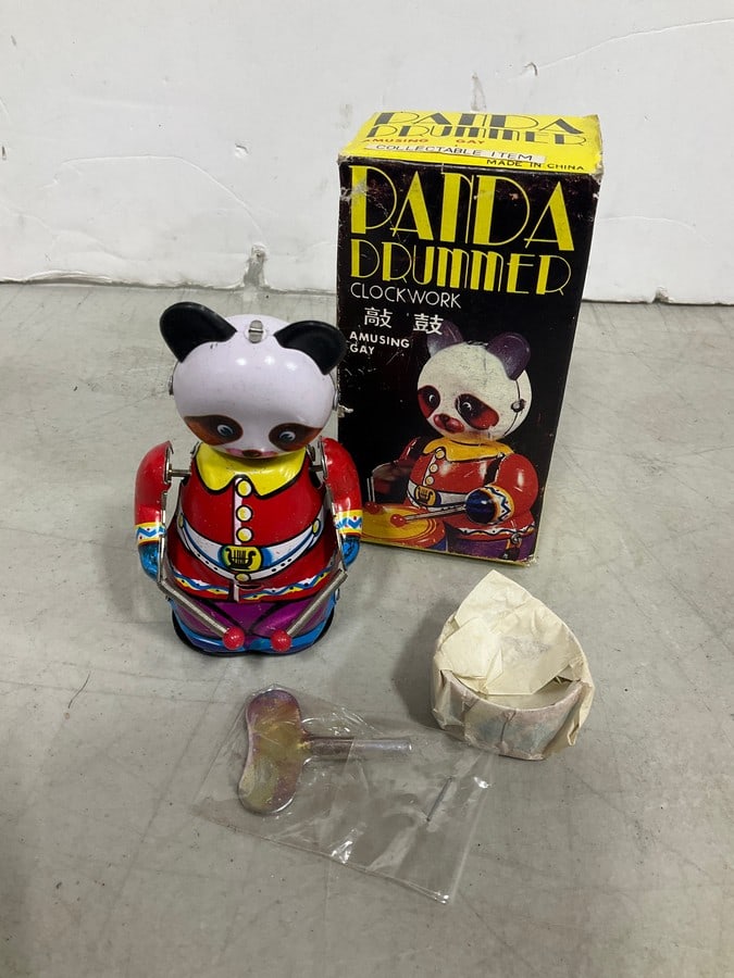 Vintage Tin Wind Up Panda (1 of 1)