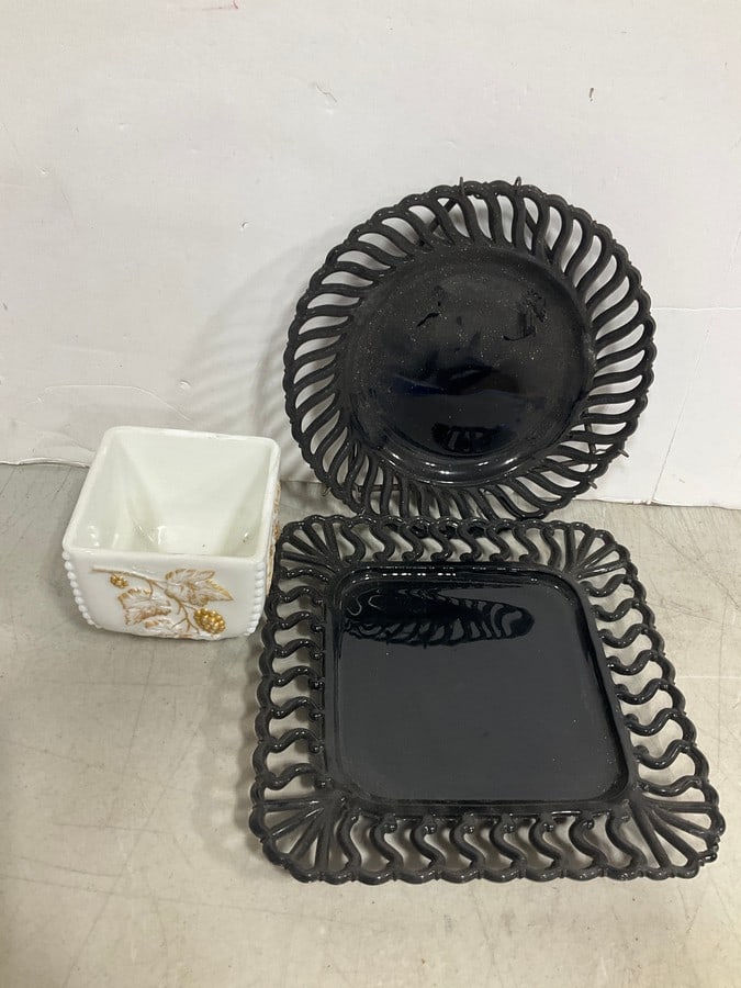 Vintage Glassware (Tallest - 3.5in): Vintage Glassware (Tallest - 3.5in)