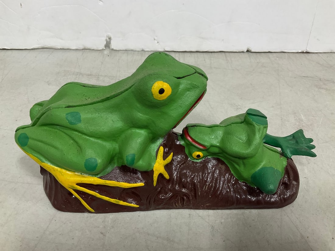 Cast Iron Frog Bank: Cast Iron Frog Bank
