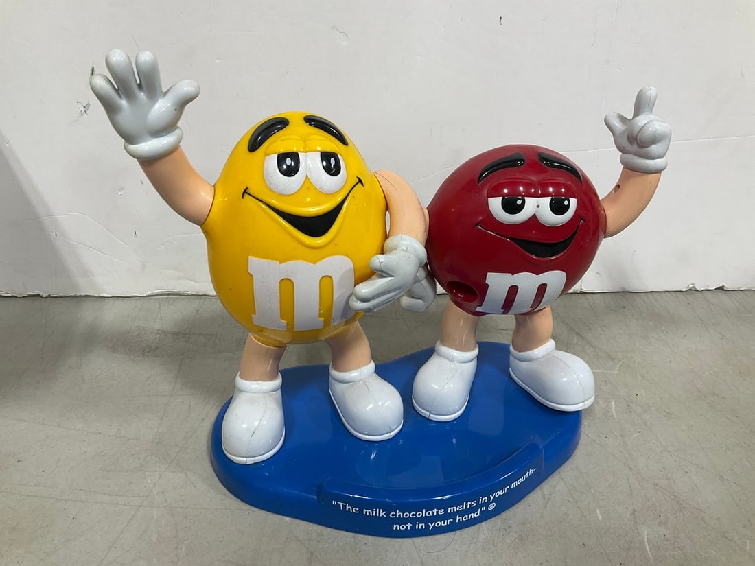 M&M's candy dispenser(7.5in.tall): M&M's candy dispenser(7.5in.tall)