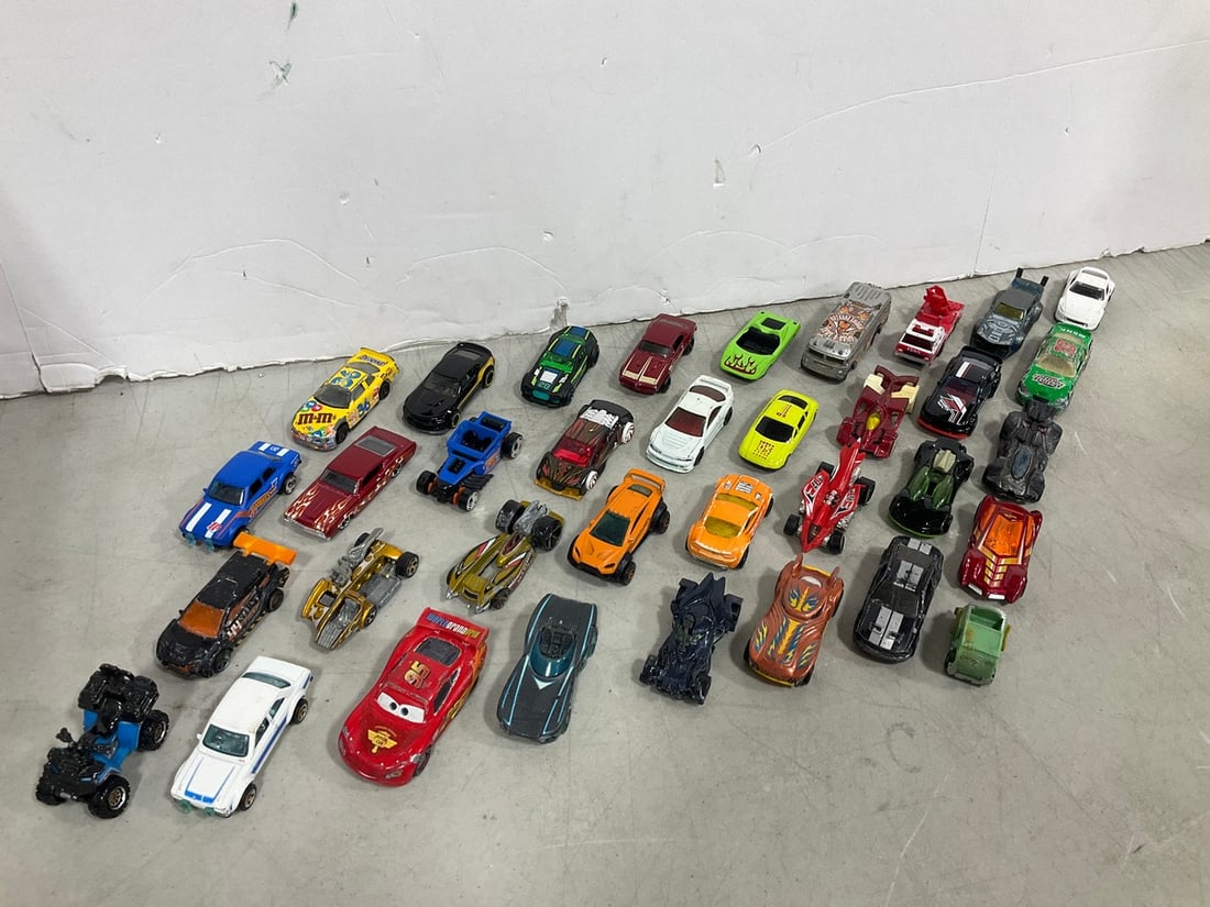 Collectible diecast cars(HotWheels and more): Collectible diecast cars(HotWheels and more)