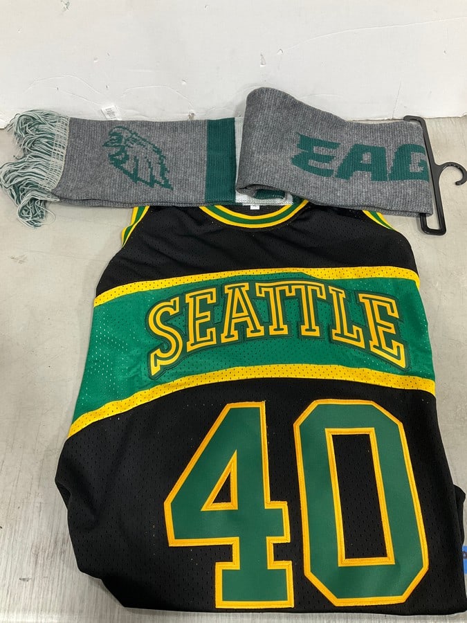 Seattle Seahawks jersey number 40(XL) and Eagles scarf: Seattle Seahawks jersey number 40(XL) and Eagles scarf