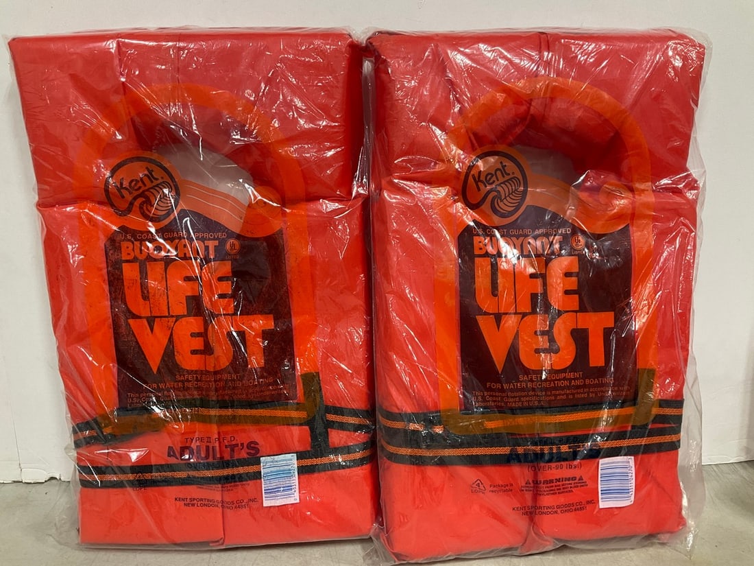 Life vests*new in package*: Life vests*new in package*
