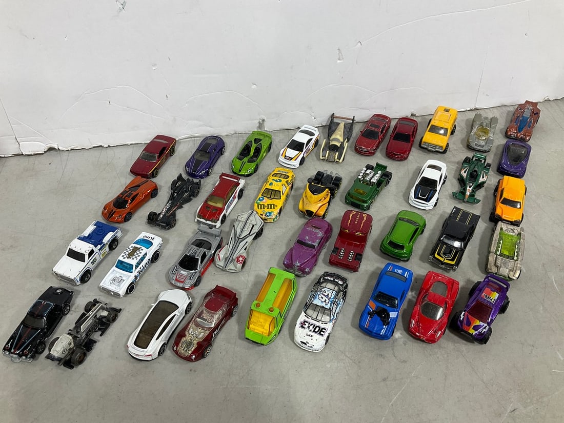 Collectible diecast cars(HotWheels and more): Collectible diecast cars(HotWheels and more)