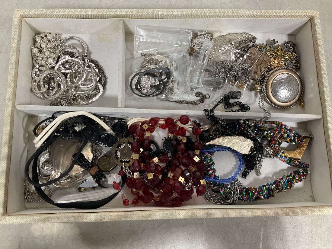 Costume jewelry (1 of 1)