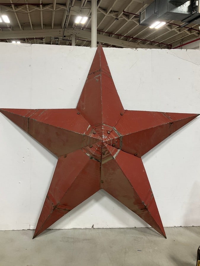 Large red sheet metal star(38in.x40in.): Large red sheet metal star(38in.x40in.)