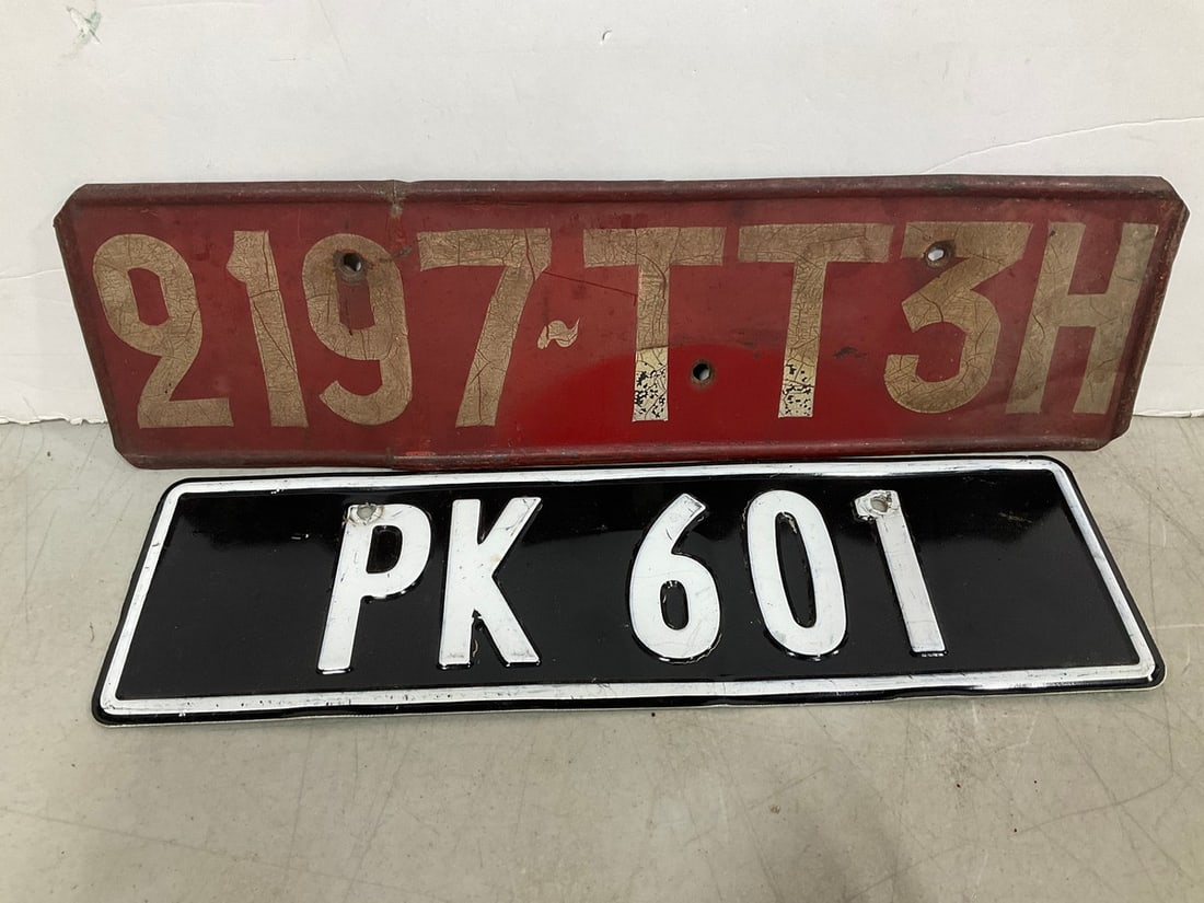 Vintage license plates (1 of 1)