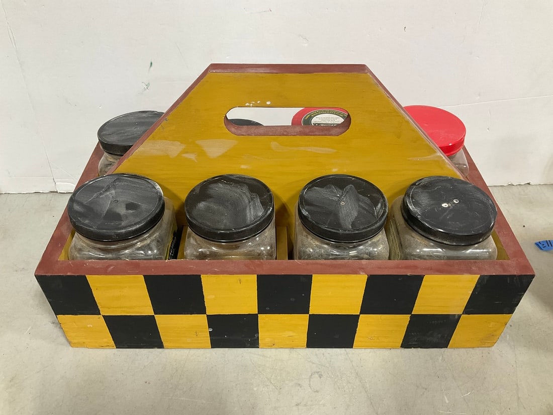 X Folk art dovetailed 8 section caddie-19in.x10in.x12in.): X Folk art dovetailed 8 section caddie-19in.x10in.x12in.)