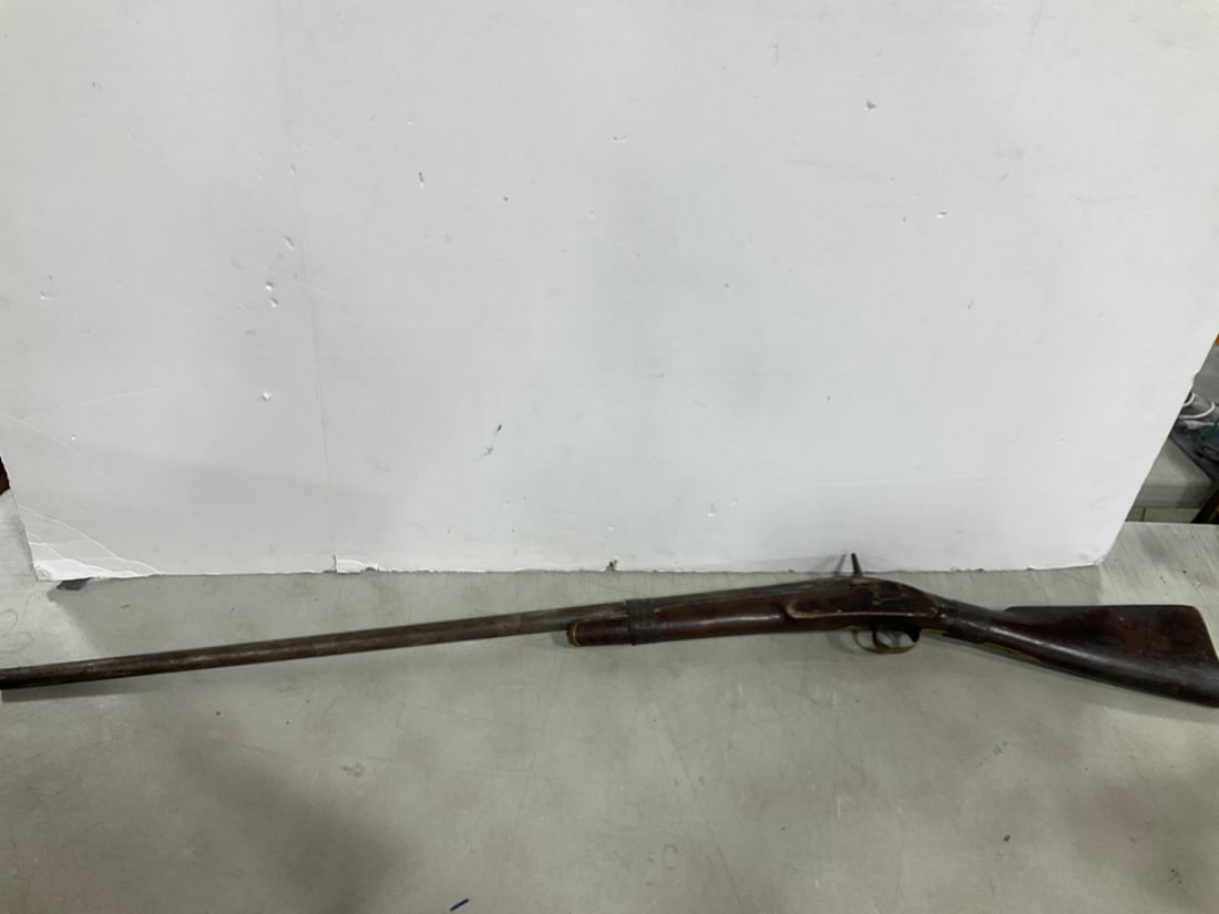 Vintage Flintlock Rifle (1 of 1)