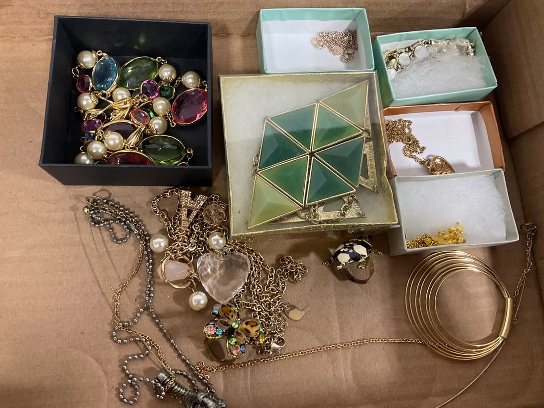 Various Costume Jewelry: Various Costume Jewelry