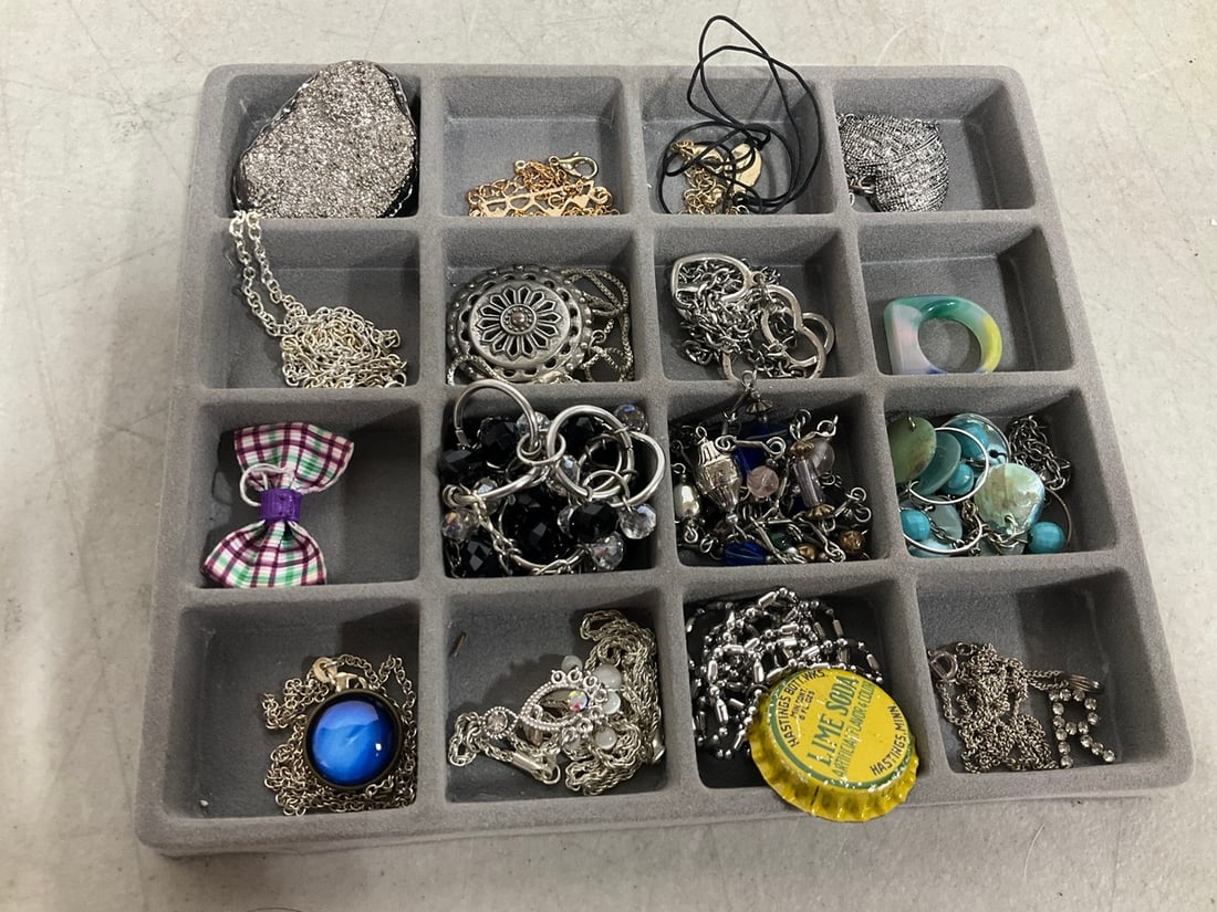 Various Costume Jewelry: Various Costume Jewelry