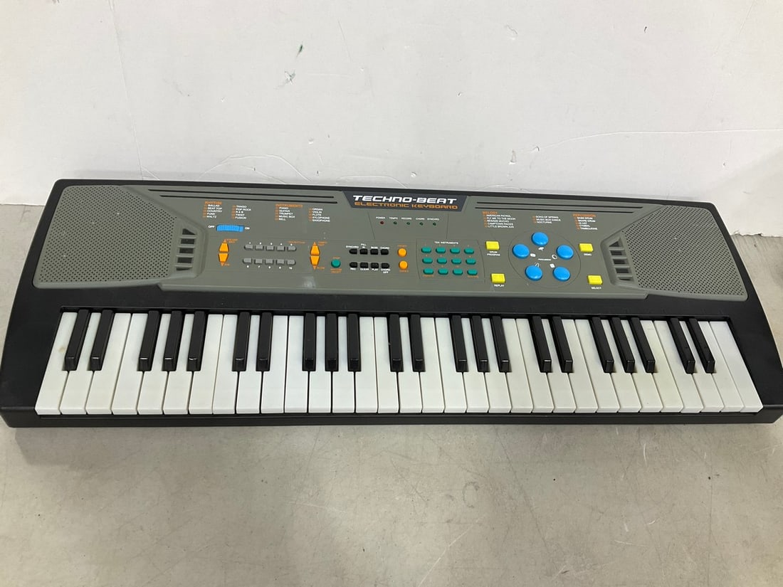 Techno-Beat Electronic Keyboard (1 of 1)