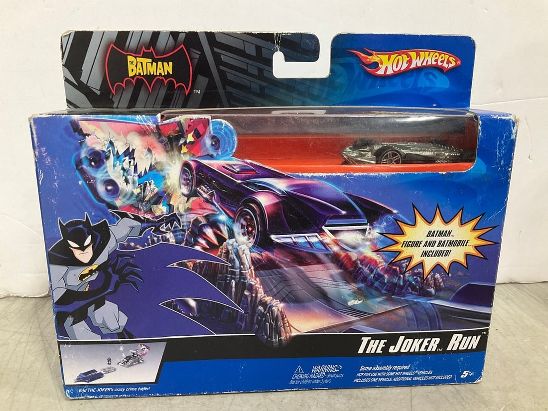 Hotwheels Batman Figure and Batmobile Collectible *new in box* (1 of 1)