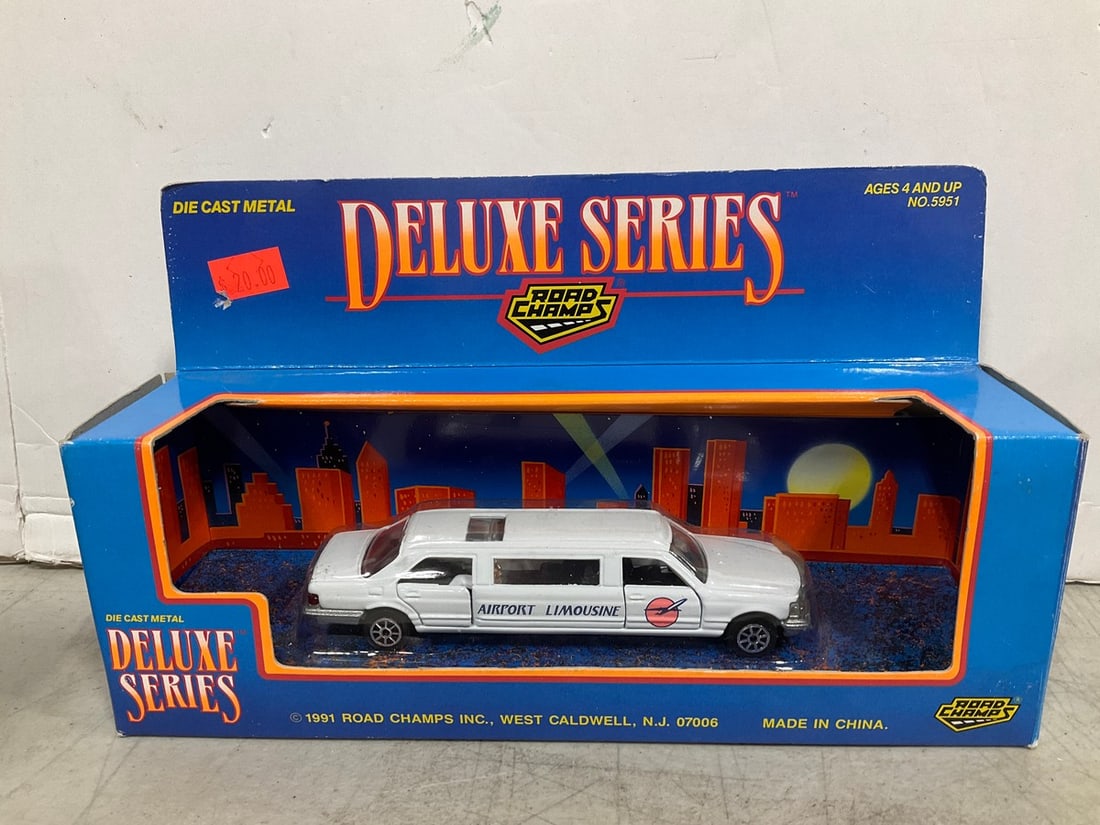 Deluxe Series Die Cast Metal Limousine *new in box*: Deluxe Series Die Cast Metal Limousine *new in box*