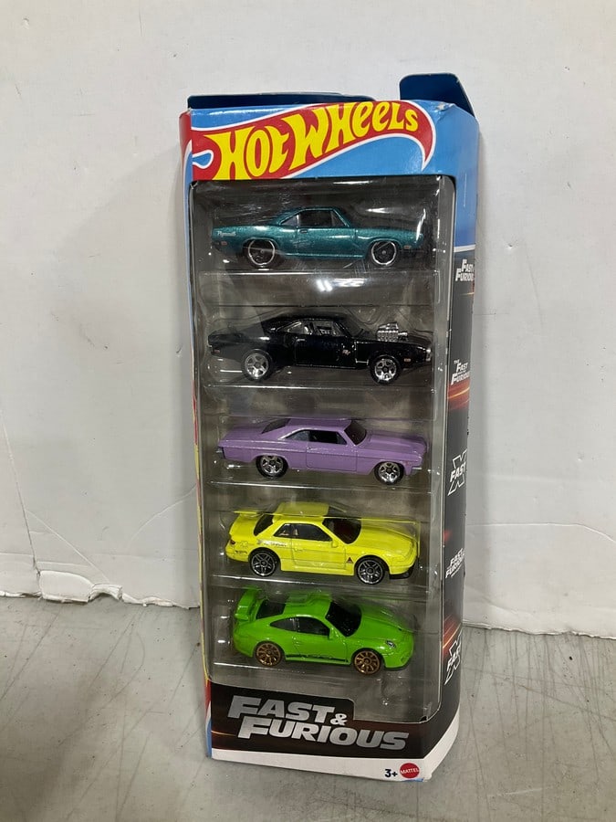 Hotwheels Cars *new in box*: Hotwheels Cars *new in box*