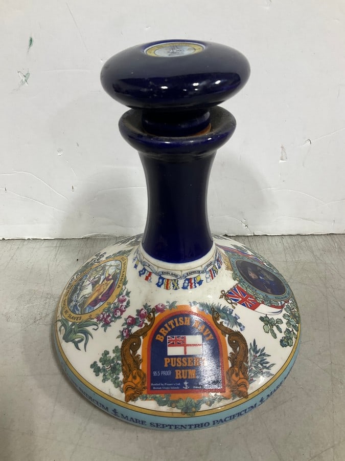 British Navy Pussers Rum Decanter: British Navy Pussers Rum Decanter