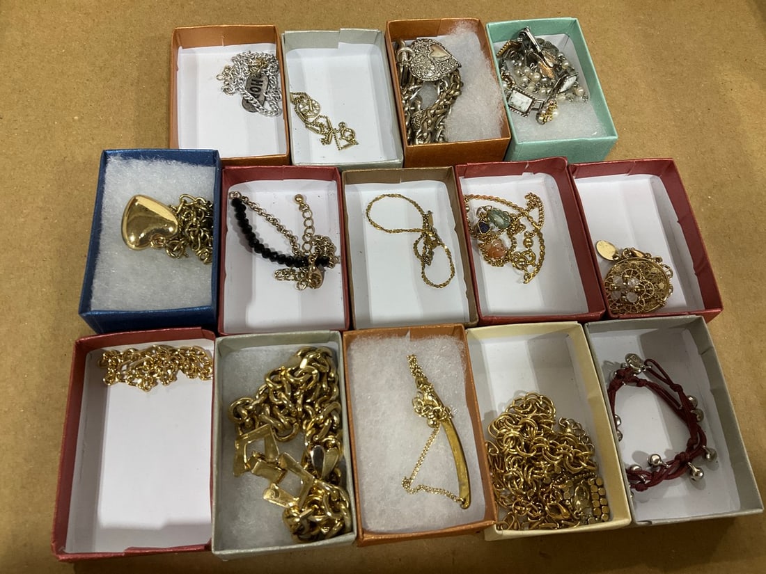Various Costume Jewelry: Various Costume Jewelry