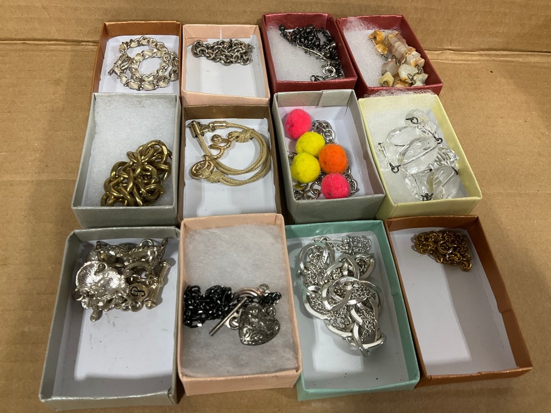 Various Costume Jewelry: Various Costume Jewelry