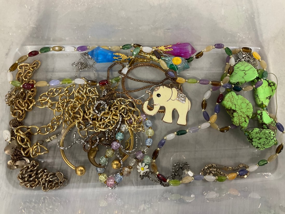 Various Costume Jewelry: Various Costume Jewelry