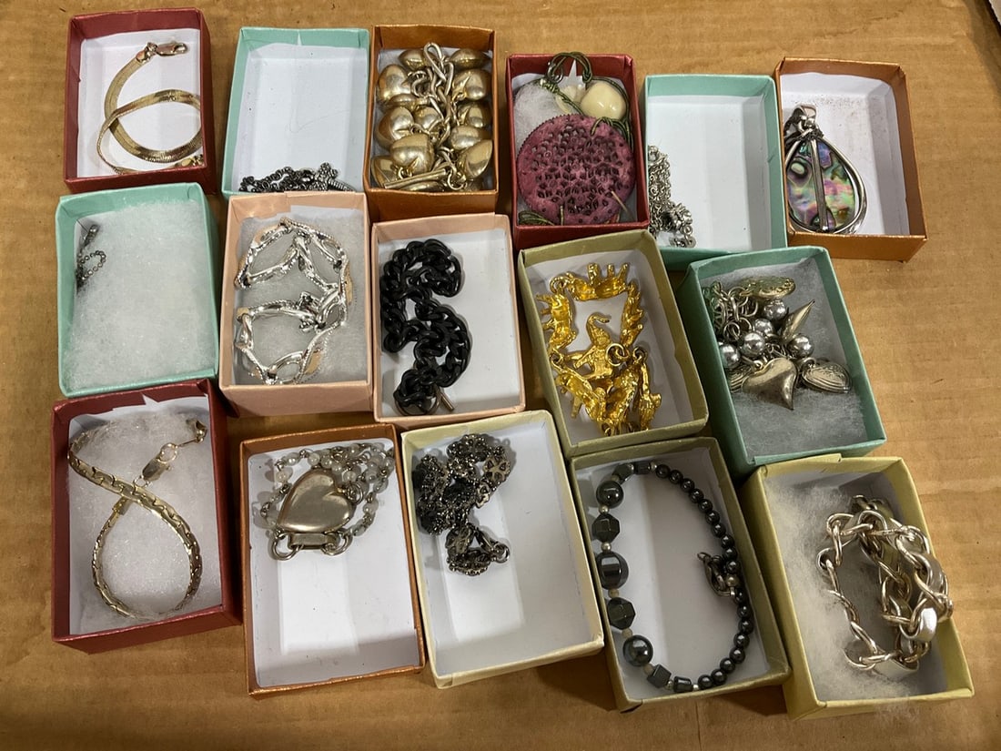 Various Costume Jewelry: Various Costume Jewelry