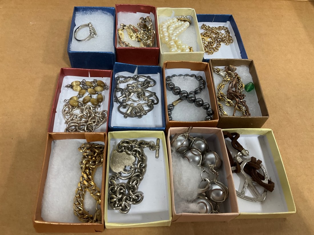 Various Costume Jewelry: Various Costume Jewelry